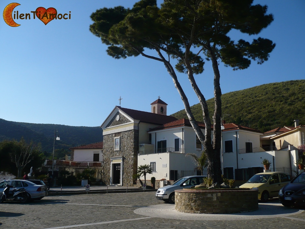 Chiesa Santa Maria delle Grazie e Piazza Giovanni Paolo II, Ogliastro Marina (Castellabate)